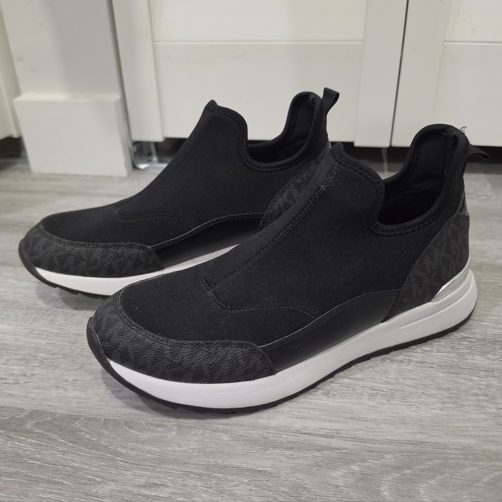 NWOB - MICHAEL Michael Kors Women's Amoura Slip-on Trainer Scuba Sz. 8.5